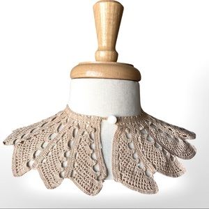 Crocheted Lace Collar in Ecru Antique with Pearl Button